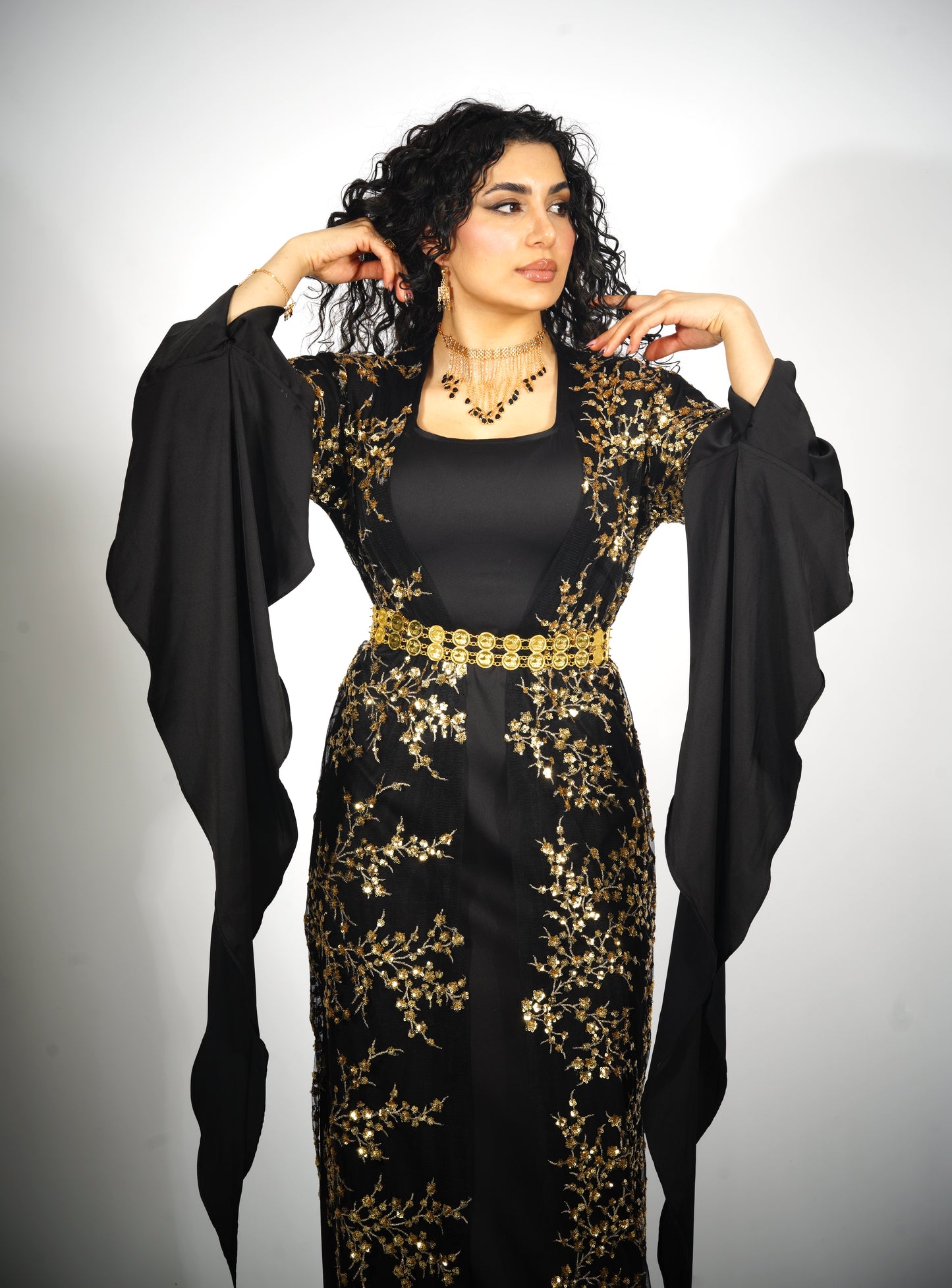 Sinê Rêz – Elegante schwarze Kristallkette in Gold-Kupfer (verstellbar)