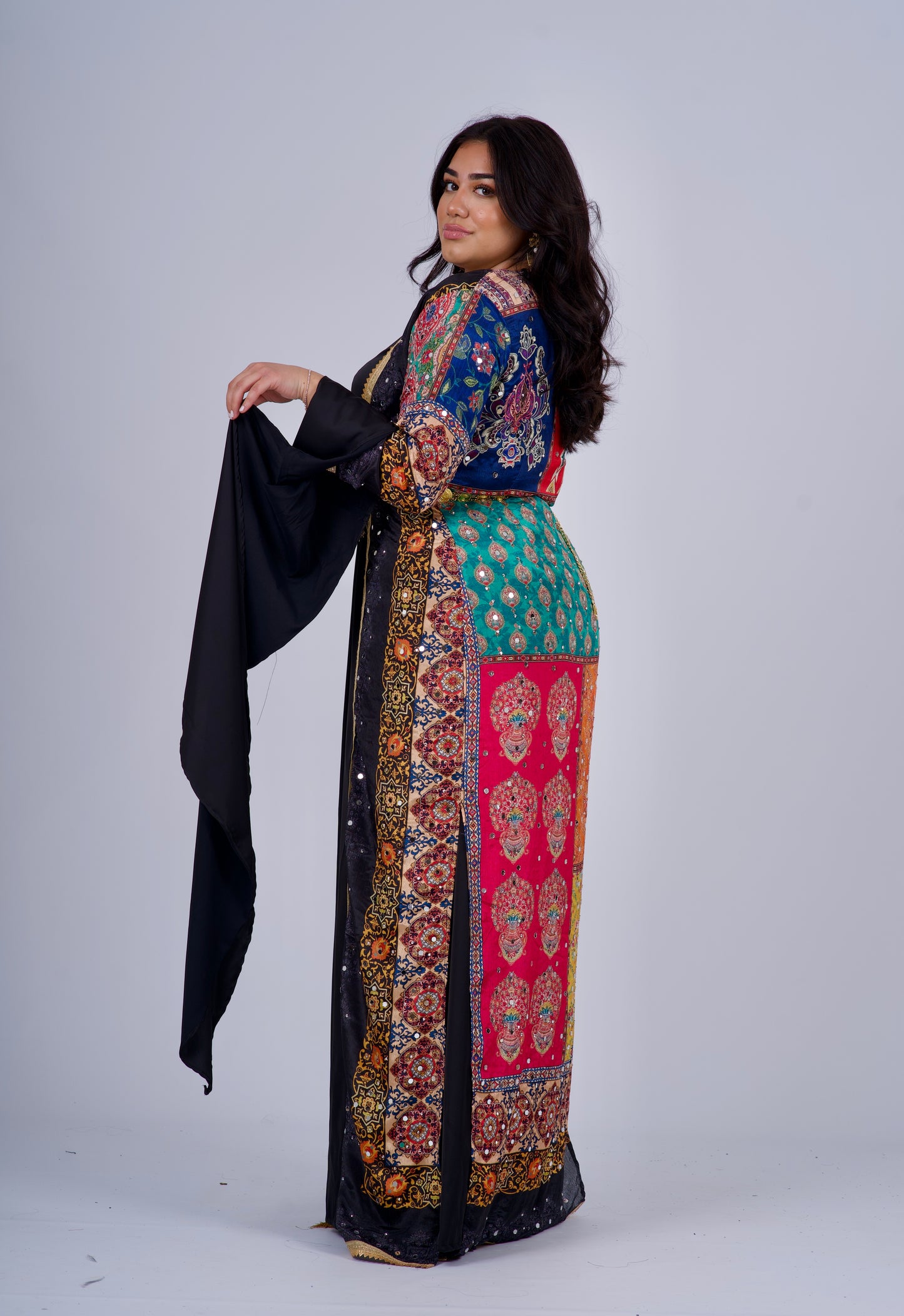 Schwarzes kurdisches Kawa mit leuchtenden Farben – Traditionelle Eleganz, Rengin-Kollektion – nur Kawa