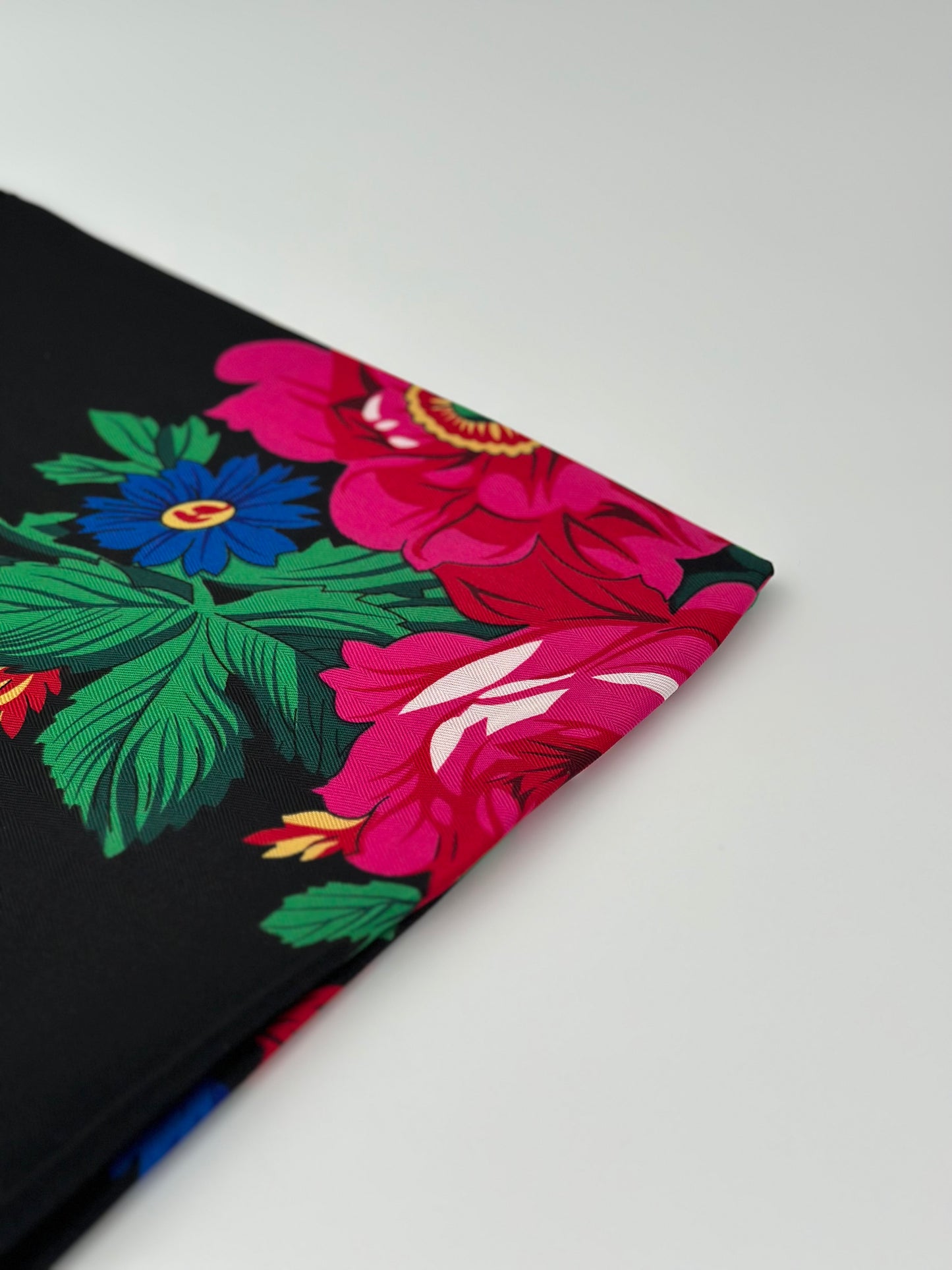 Schwarzer kurdischer Schal – Zeitlose Eleganz & kulturelles Symbol 140*140 cm