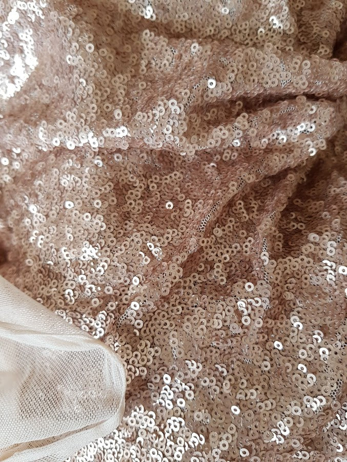 Shiny Sequins in beige(meter)Kewsan textile and more Kurdish women, Kurdish clothes, Kurdische kleider