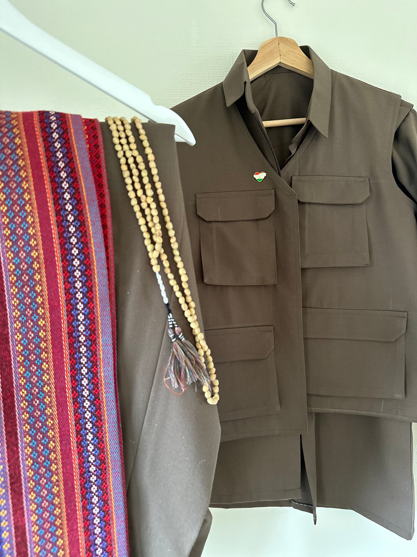 Gerilla Şal û Şapik – Traditional Kurdish Outfit for Men & Women | High-Quality ArmyGreen Design