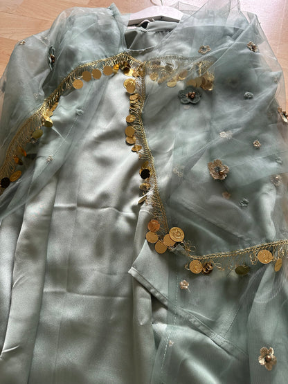 Dilan Green  3 items