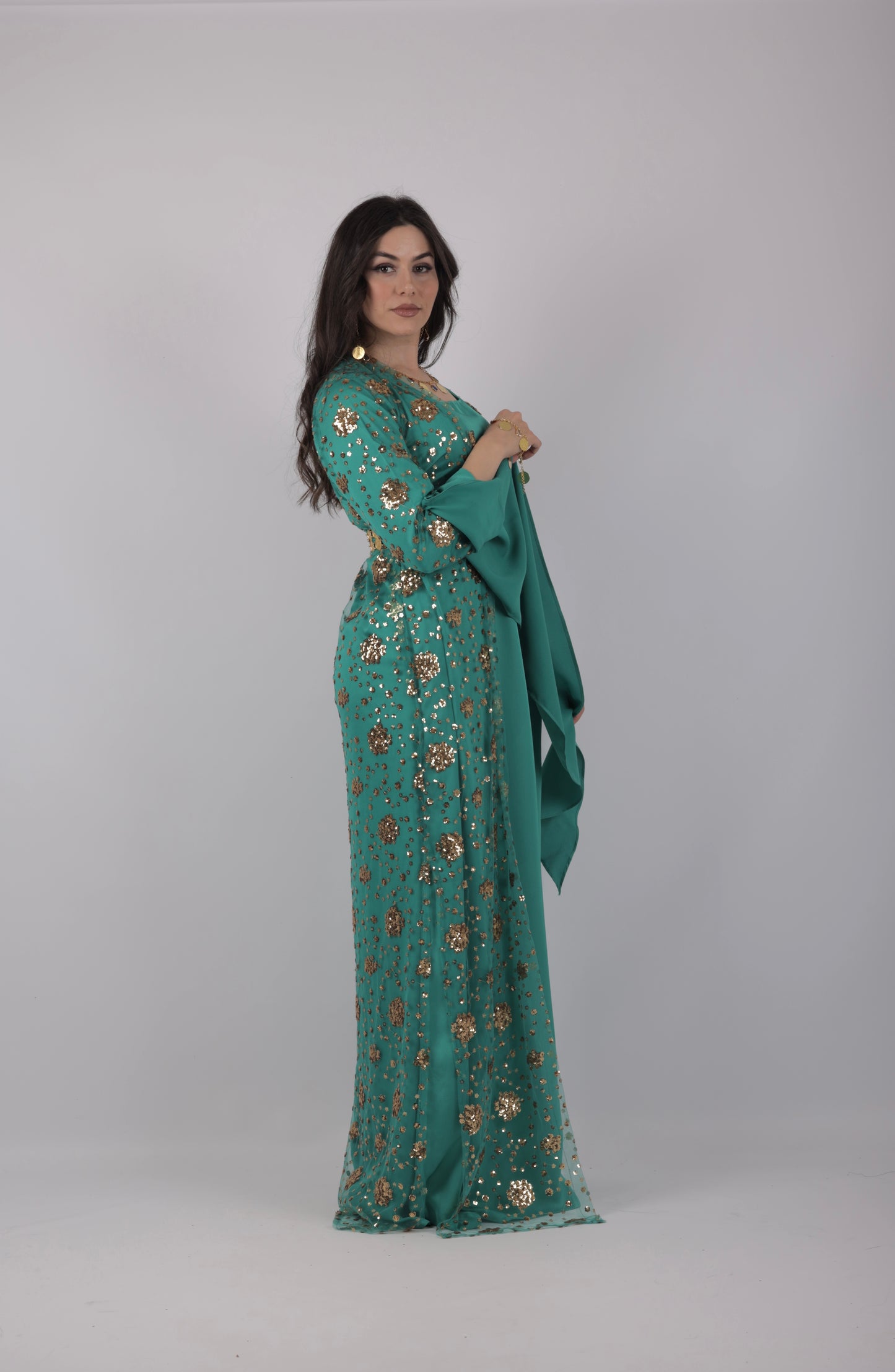 Chro Collection – Green Kurdish Dress with Golden Flower Embroidery (2-Piece Set)