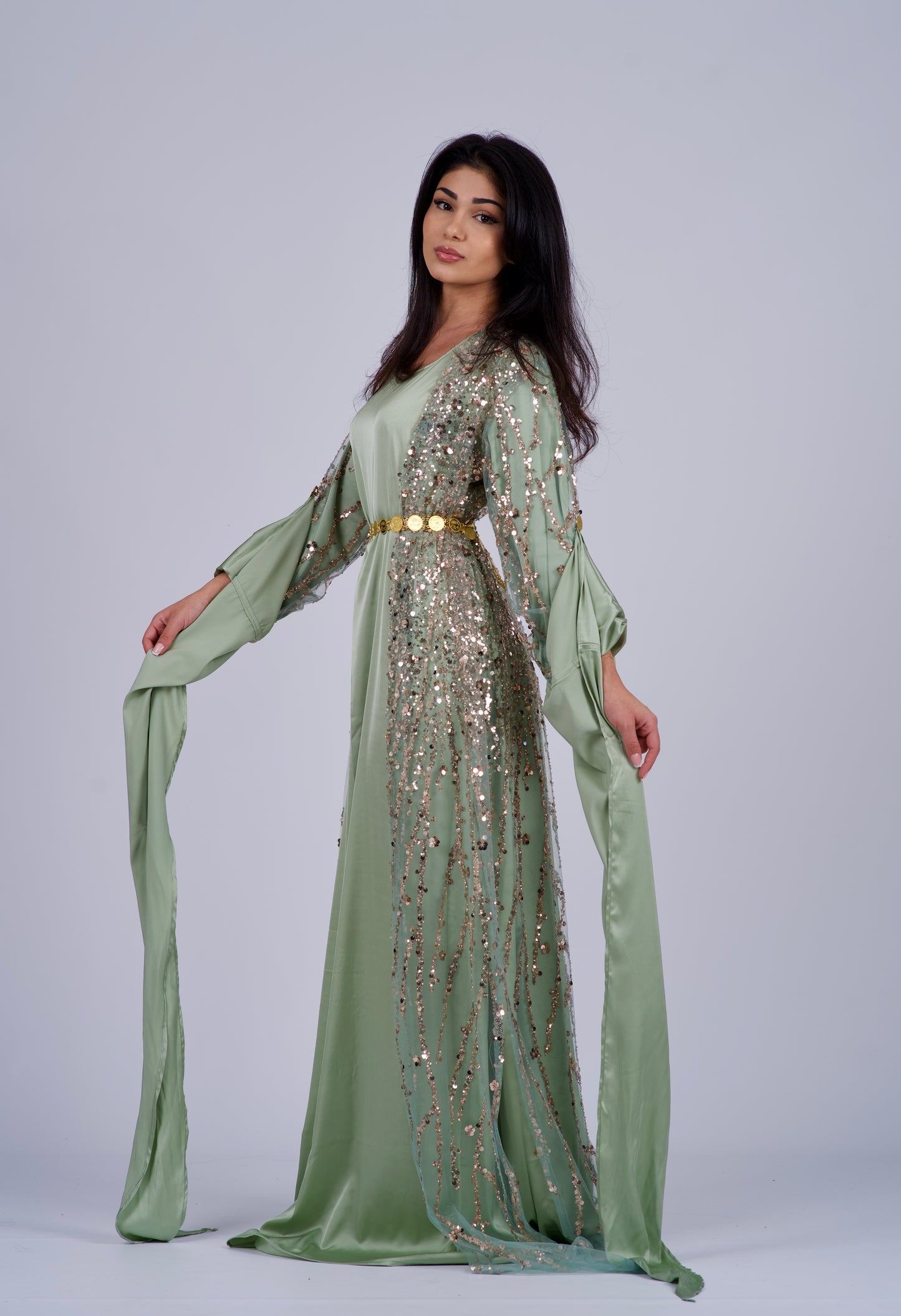 Elegant Green Kurdish Dress with Gold Embroidery – Perfect for Weddings & Newroz