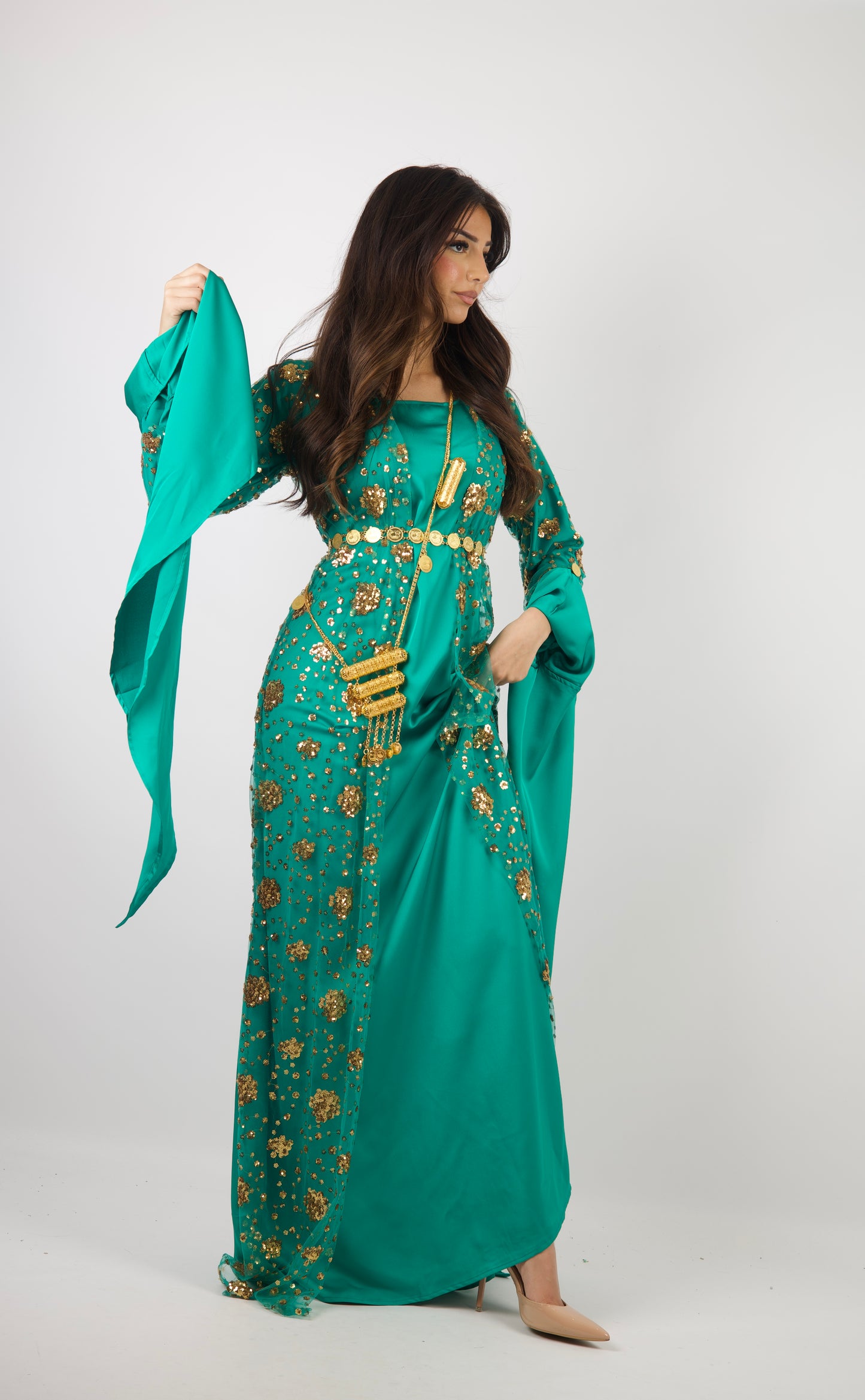 Chro Collection – Green Kurdish Dress with Golden Flower Embroidery (2-Piece Set)