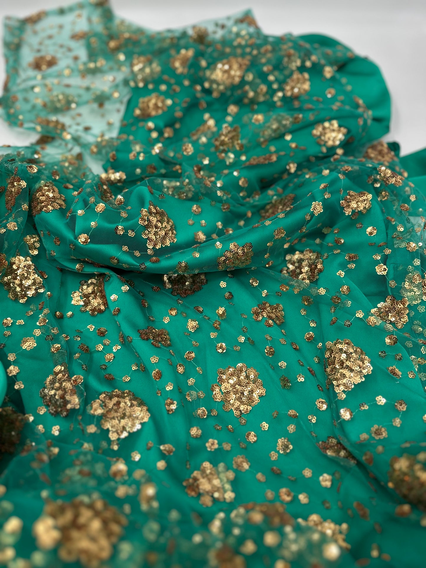 Chro Collection – Green Kurdish Dress with Golden Flower Embroidery (2-Piece Set)