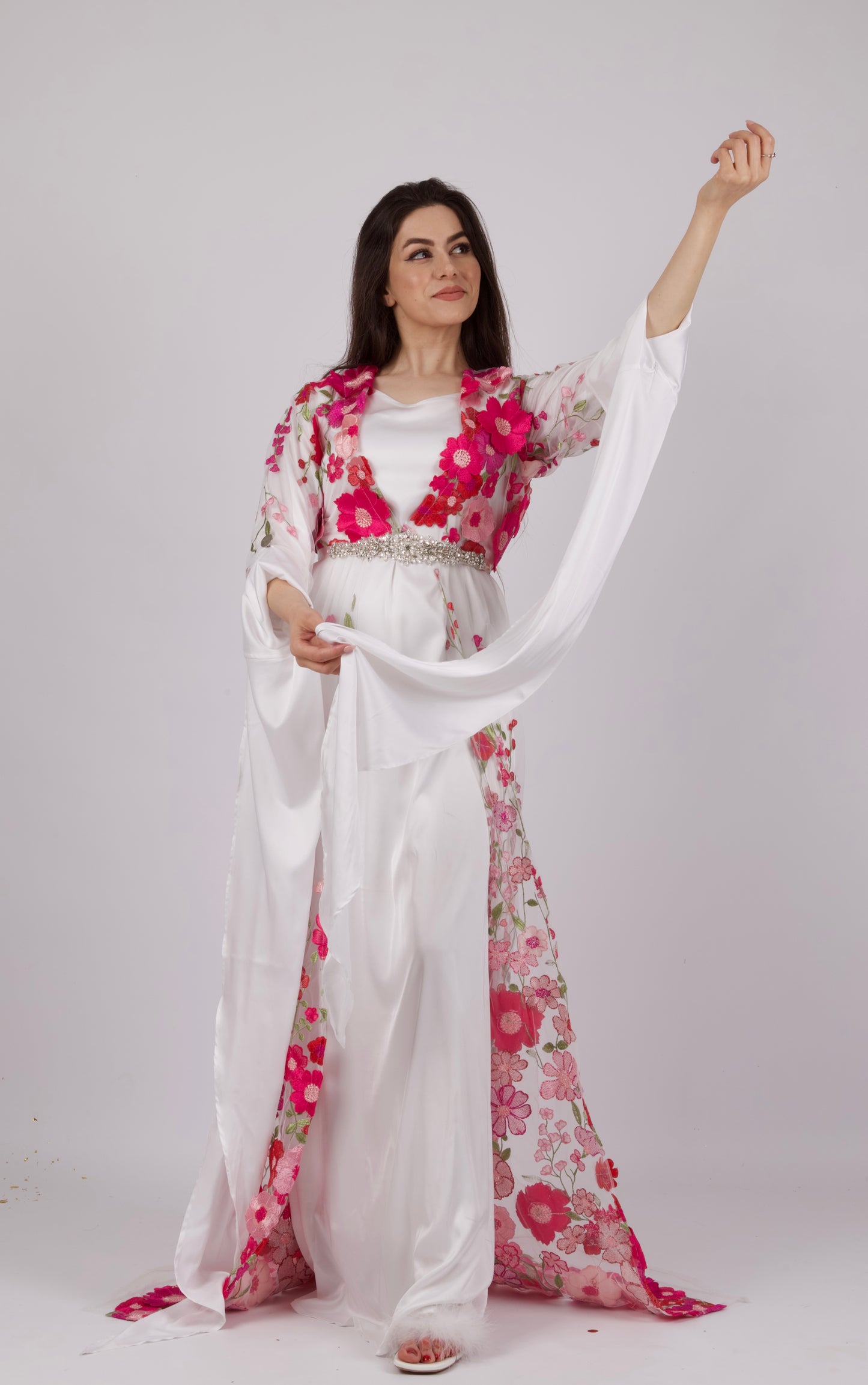 Gul Bahar With WhiteKewsan textile and more Kurdish women, Kurdish clothes, Kurdische kleider