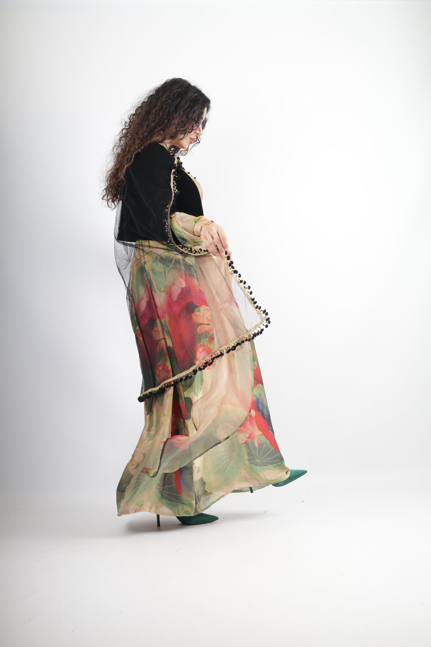 Shox Kurdish Deess with Kolwane 4 items