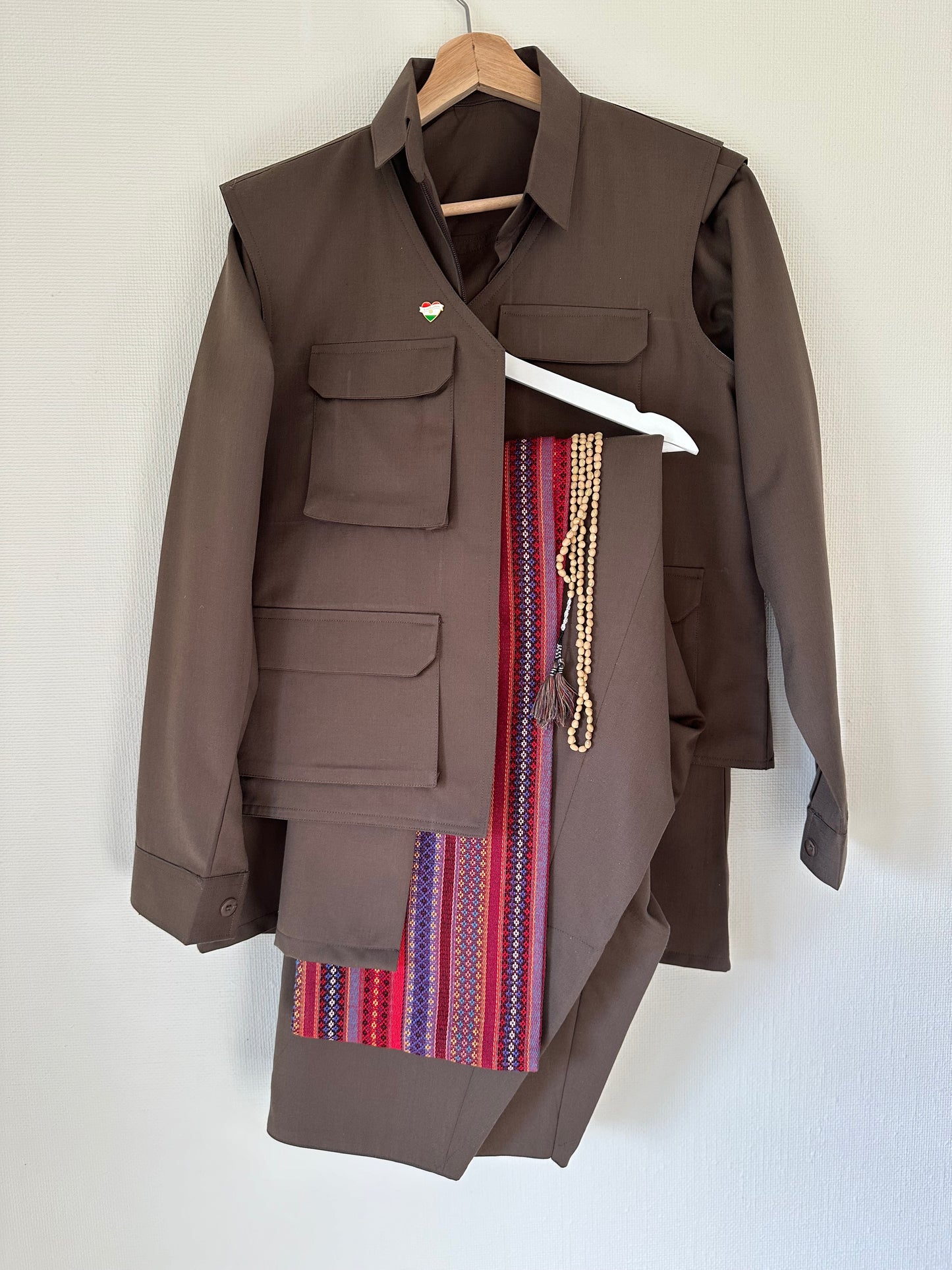 Gerilla Şal û Şapik – Traditional Kurdish Outfit for Men & Women | High-Quality ArmyGreen Design