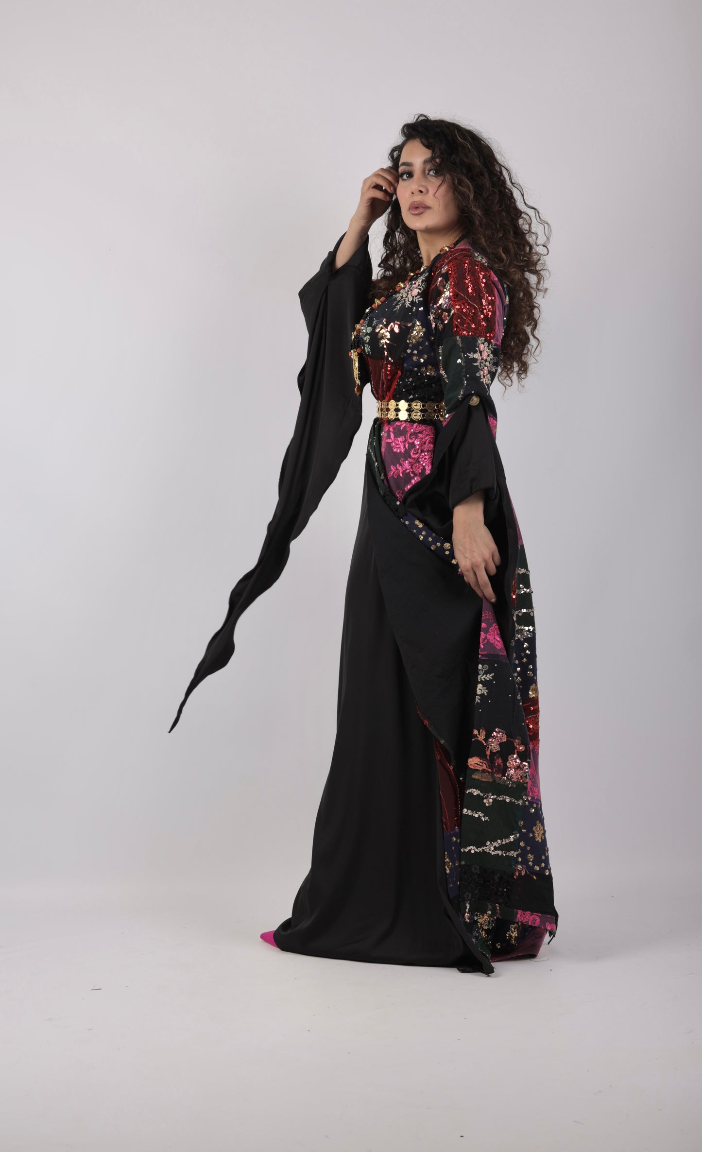 Jwan – Exclusive Kurdish Eco Set

Handcrafted • Sustainable • Meaningful

3 items and includes Belt and Arm pins as gift