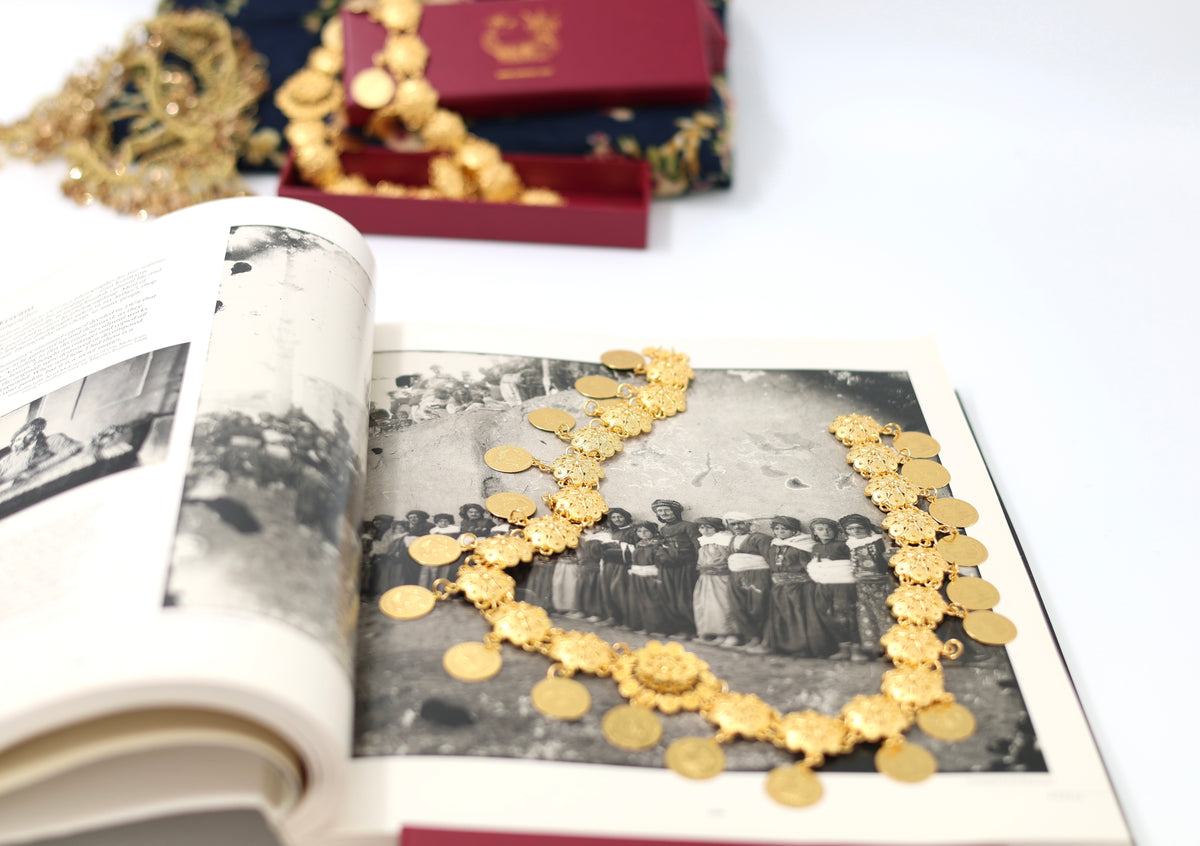 Kurdish Classic Sar Peshtwên including Box