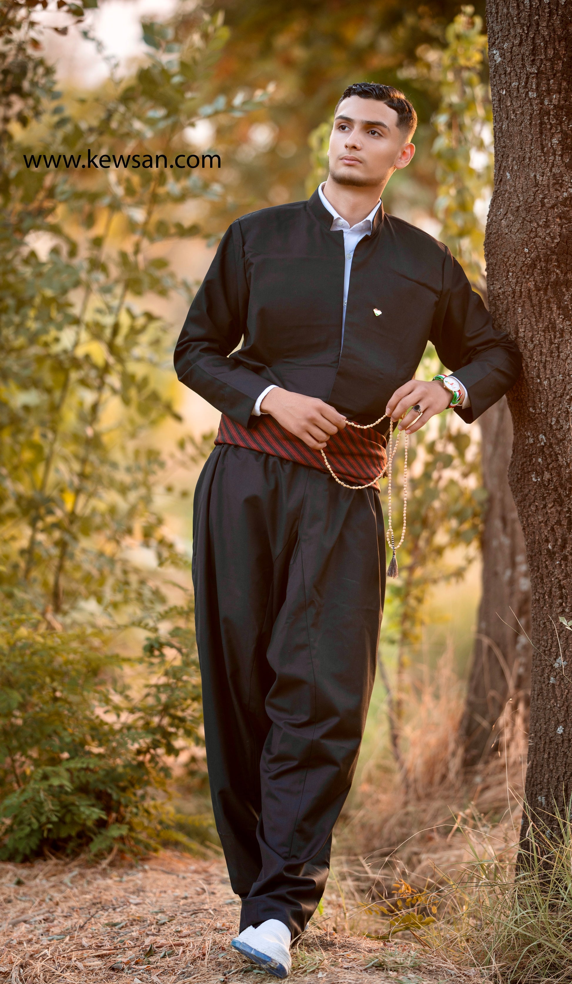 Black Suit with Accessories: Black Kurdish suit paired with traditional accessories, showcasing a sophisticated look for any occasion