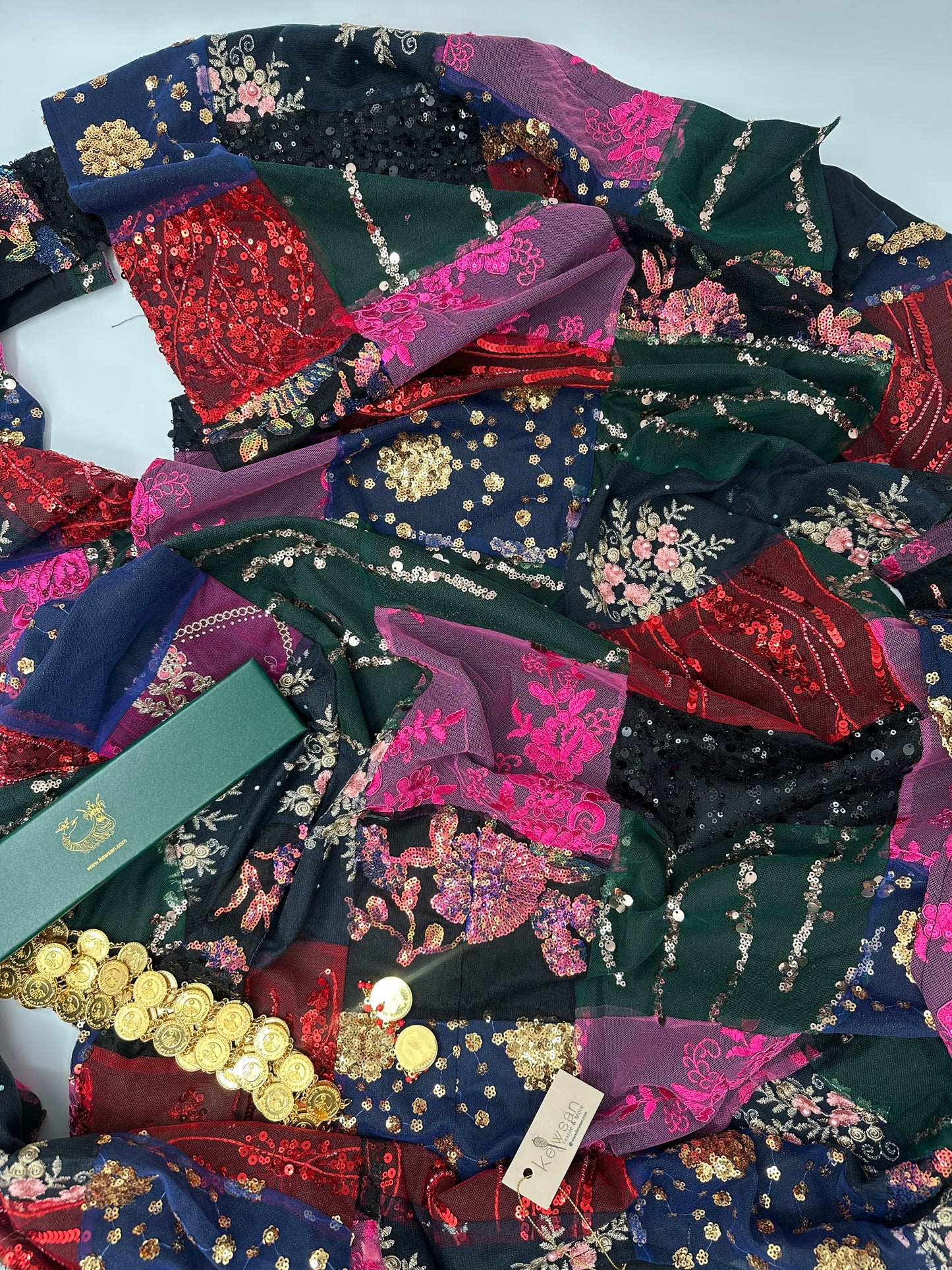 Jwan – Exclusive Kurdish Eco Set

Handcrafted • Sustainable • Meaningful

3 items and includes Belt and Arm pins as gift