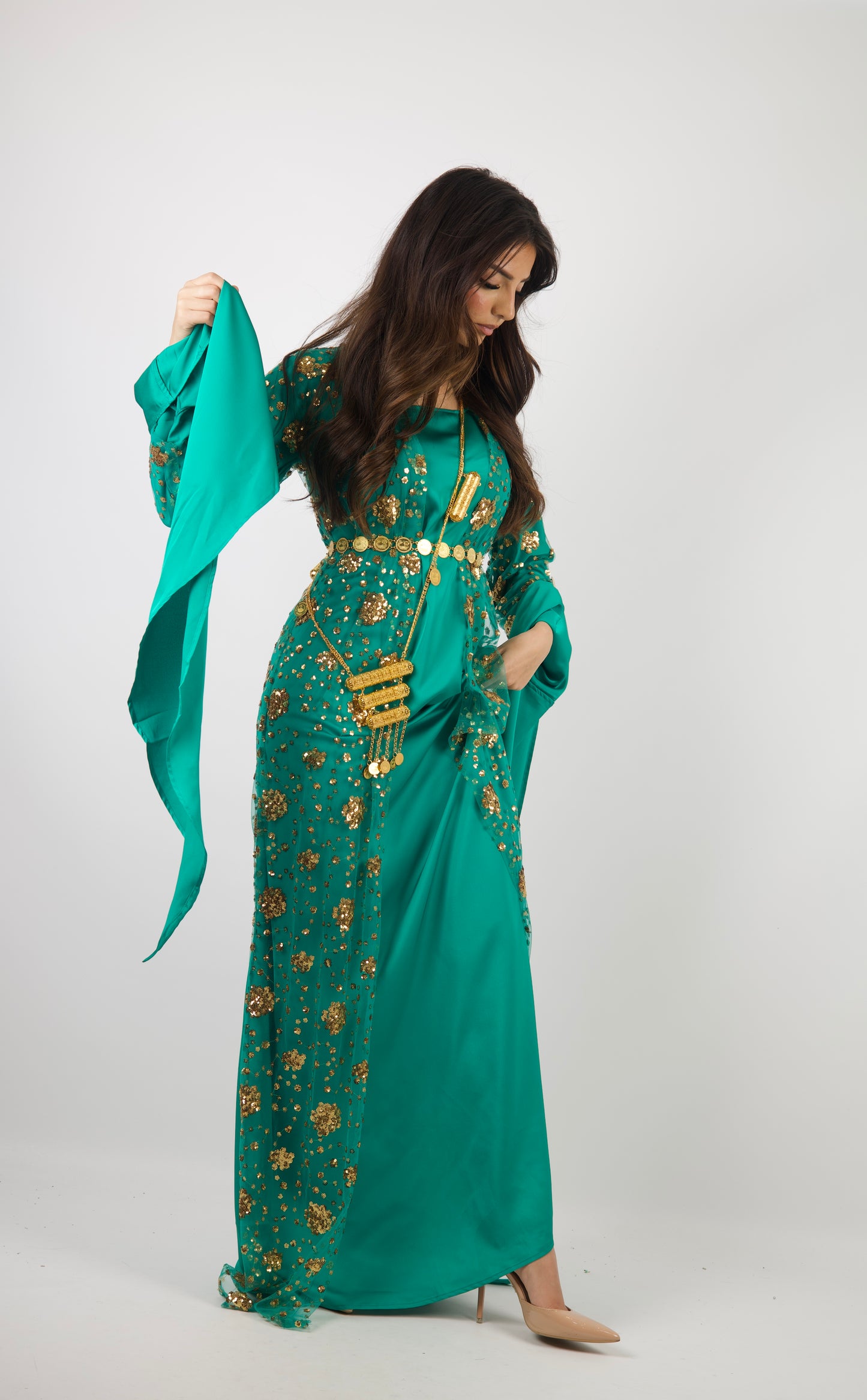 Chro Collection – Green Kurdish Dress with Golden Flower Embroidery (2-Piece Set)