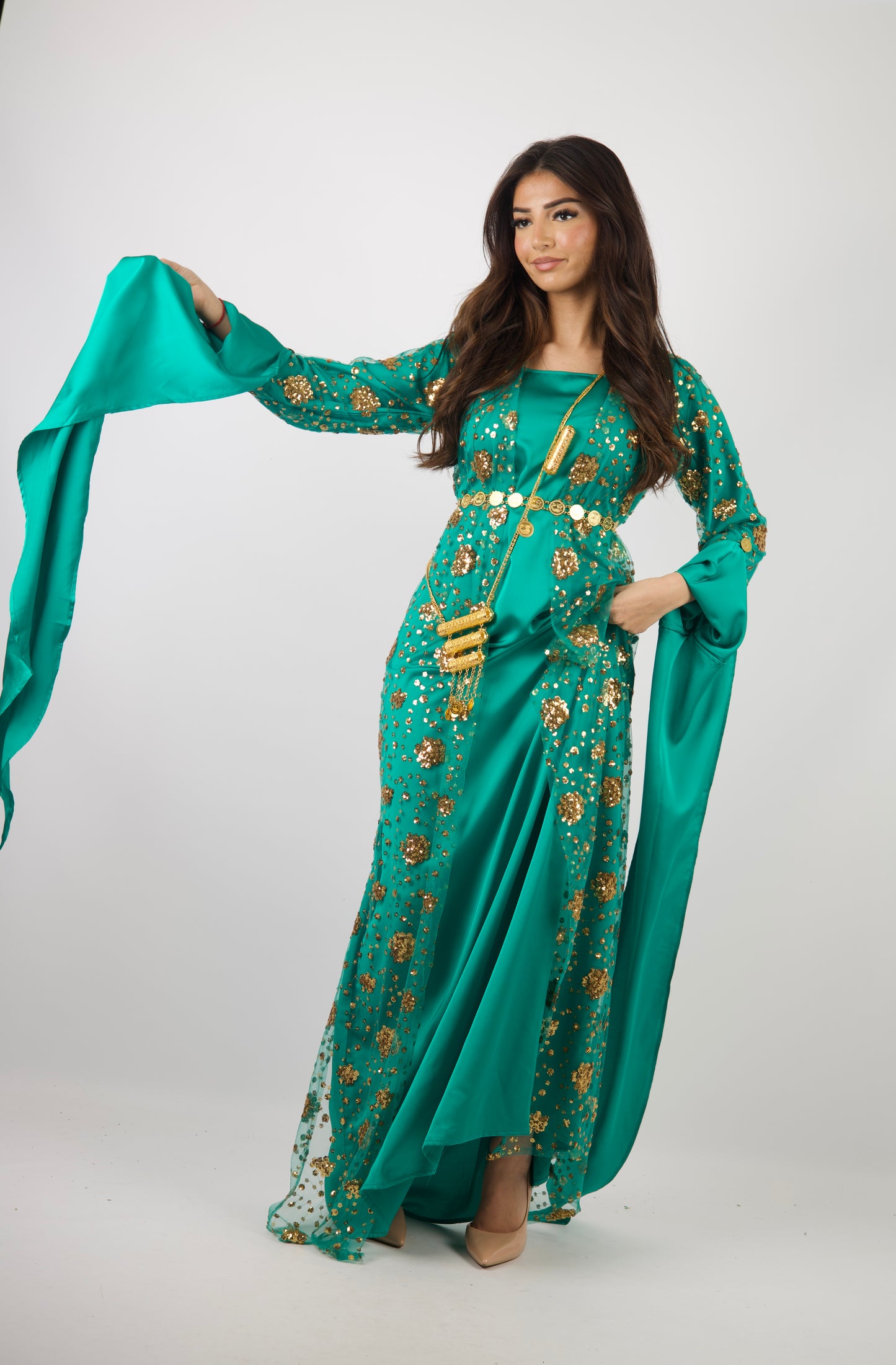 Chro Collection – Green Kurdish Dress with Golden Flower Embroidery (2-Piece Set)