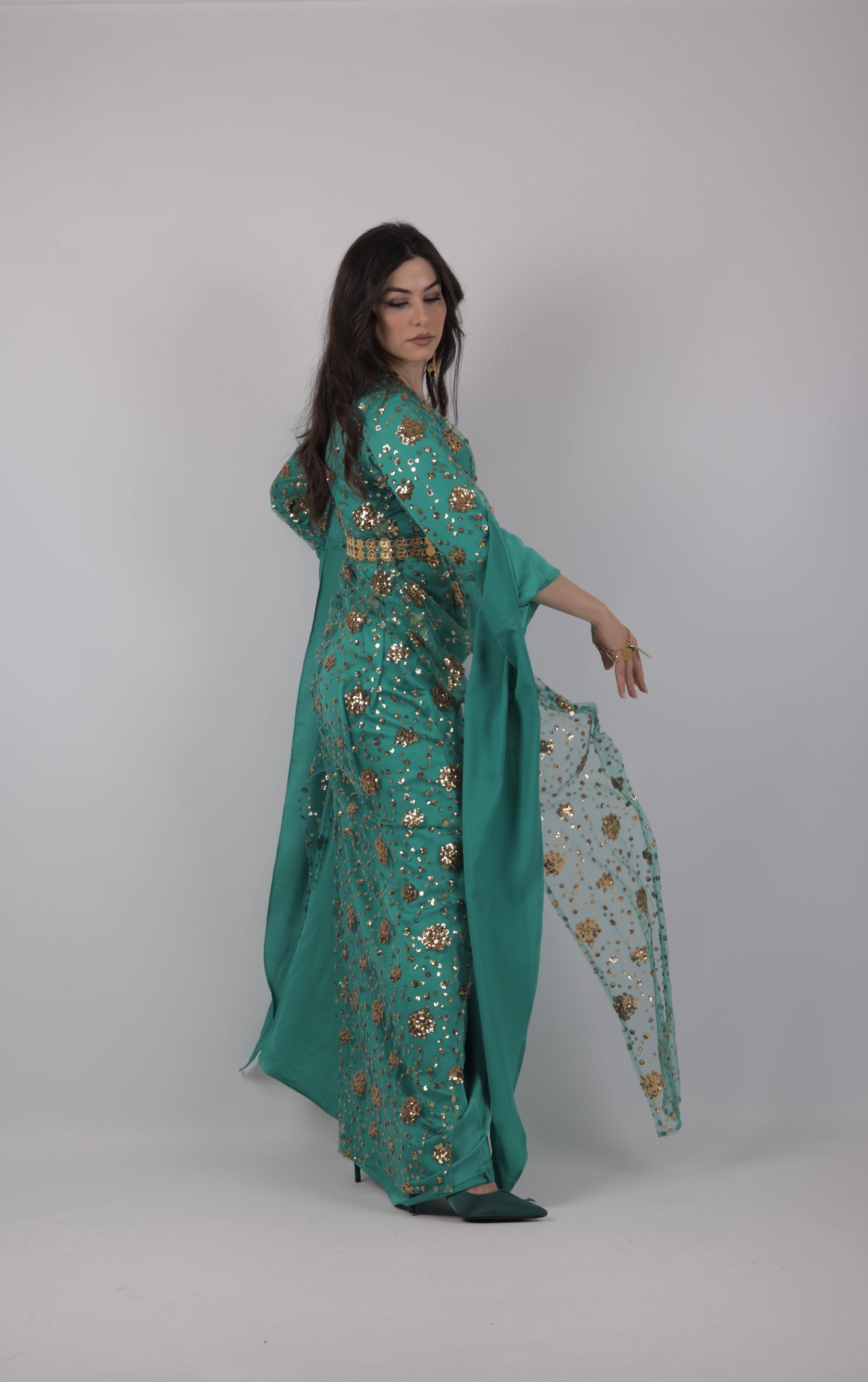 Chro Collection – Green Kurdish Dress with Golden Flower Embroidery (2-Piece Set)