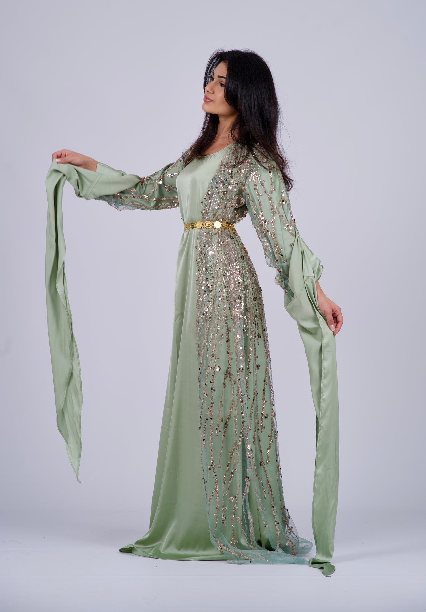 Elegant Green Kurdish Dress with Gold Embroidery – Perfect for Weddings & Newroz