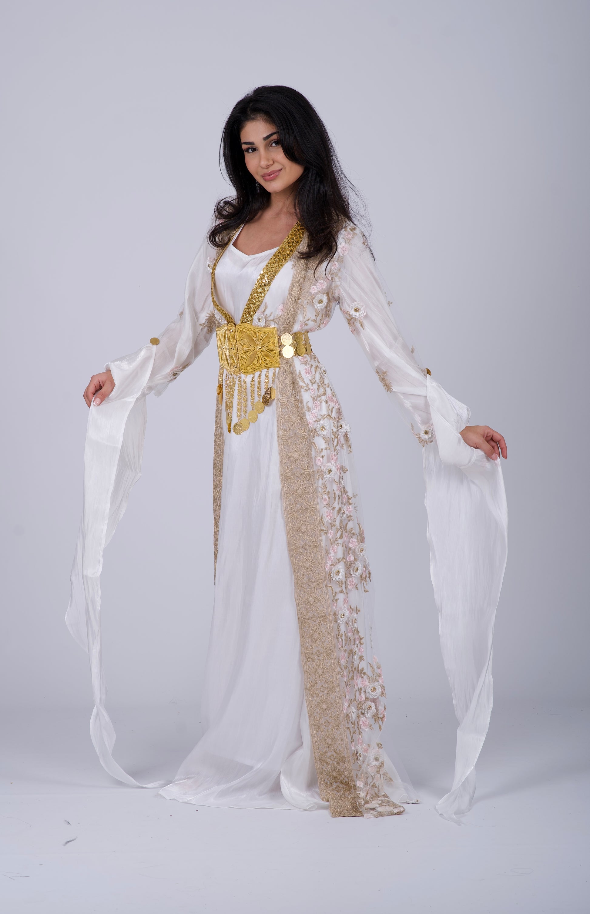  Elegant Kurdish white wedding gown with sparkling crystal details, 3D flowers, and a luxurious veil, designed for special occasions like weddings and Nikah ceremonies.