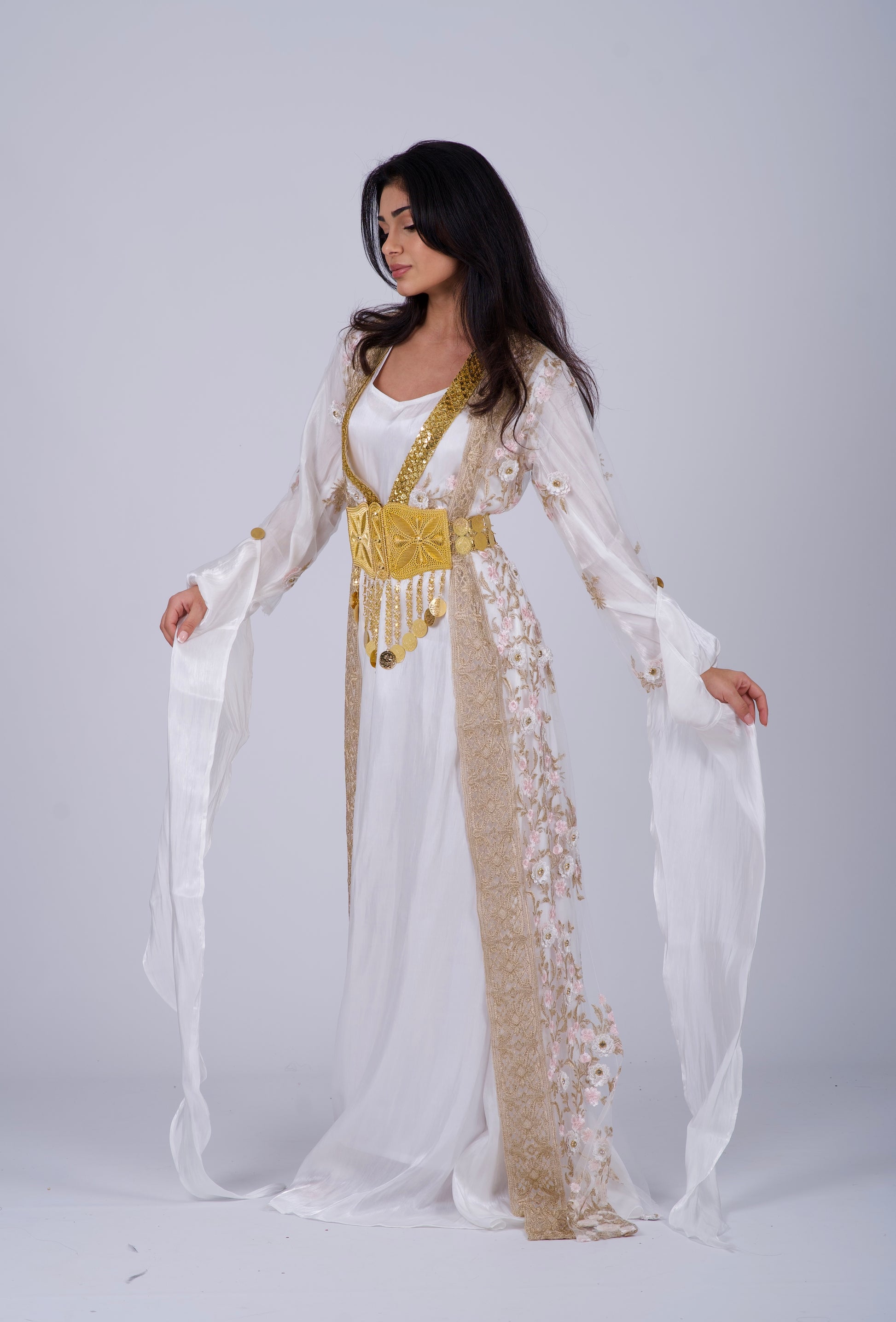 Beautiful Kurdish white wedding dress for brides, featuring 3D floral designs, crystal embellishments, and a full traditional bridal set with a flowing ve