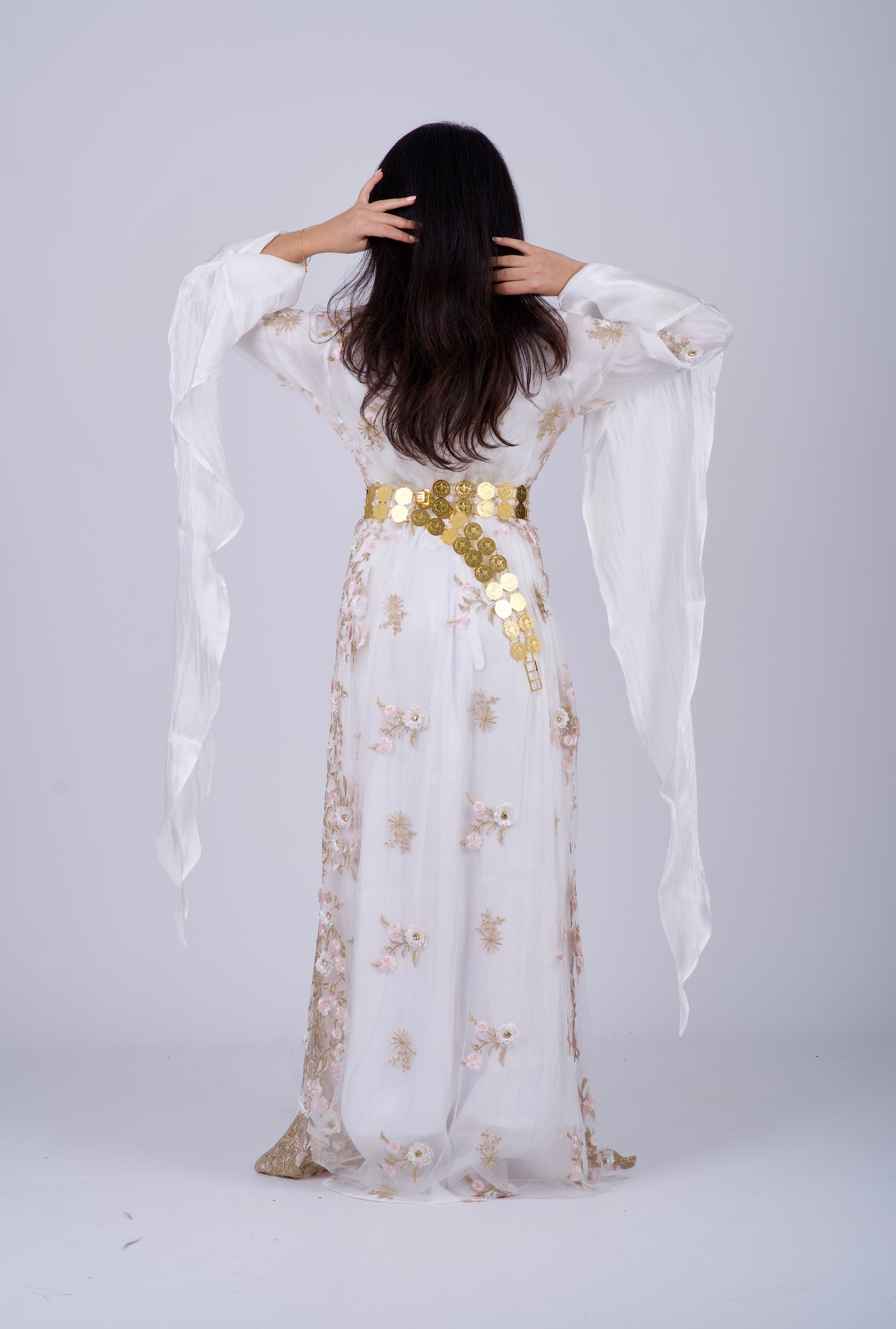 Stunning white Kurdish bridal dress set featuring 3D floral embroidery, a matching veil, and elegant Kawa, Kiras, and Helak vest. Ideal for Kurdish weddings and engagements.

