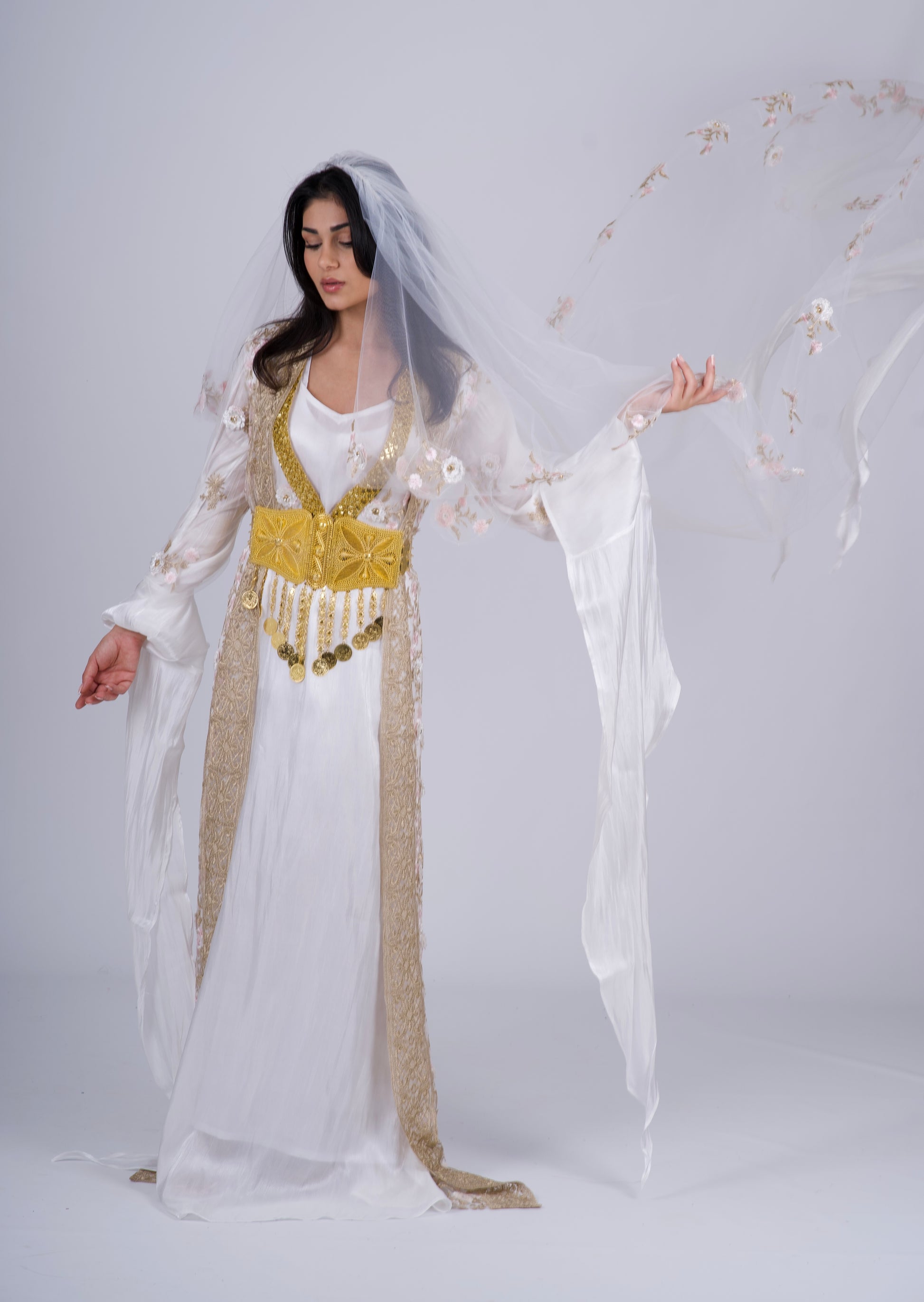 Complimentary arm pins included with the white Kurdish wedding dress for a comfortable fit.