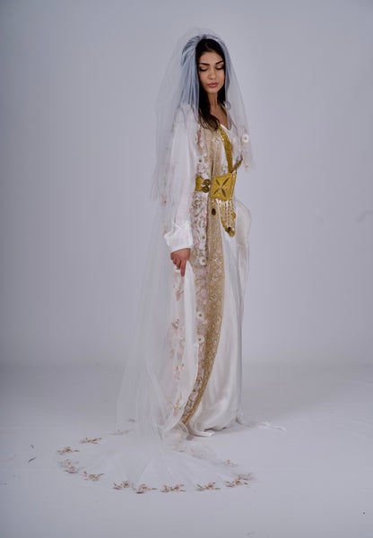 Long white veil with matching 3D floral embroidery, complementing the white Kurdish wedding dress.